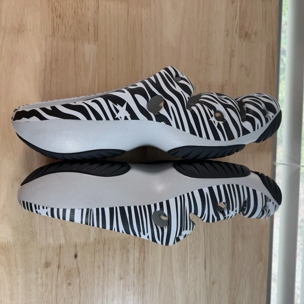 KEEN Yogui Arts Men's size 14 Slide Clog Shoes Sandals Black White Zebra Star